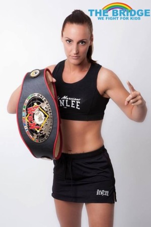 Fighterin Julia Symannek